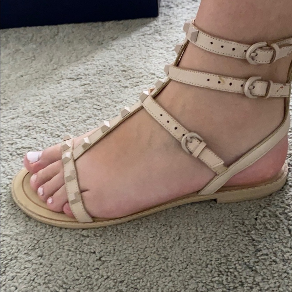 Tan strappy sandals - Picture 2 of 4